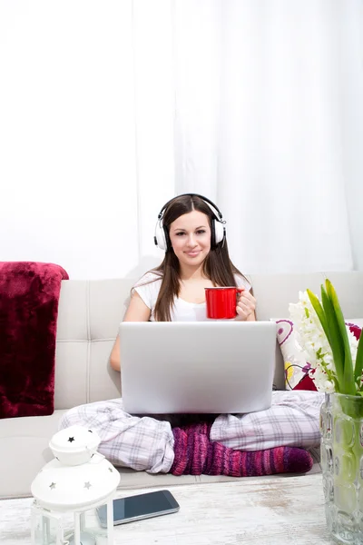 Listening music at home — Stock Photo, Image